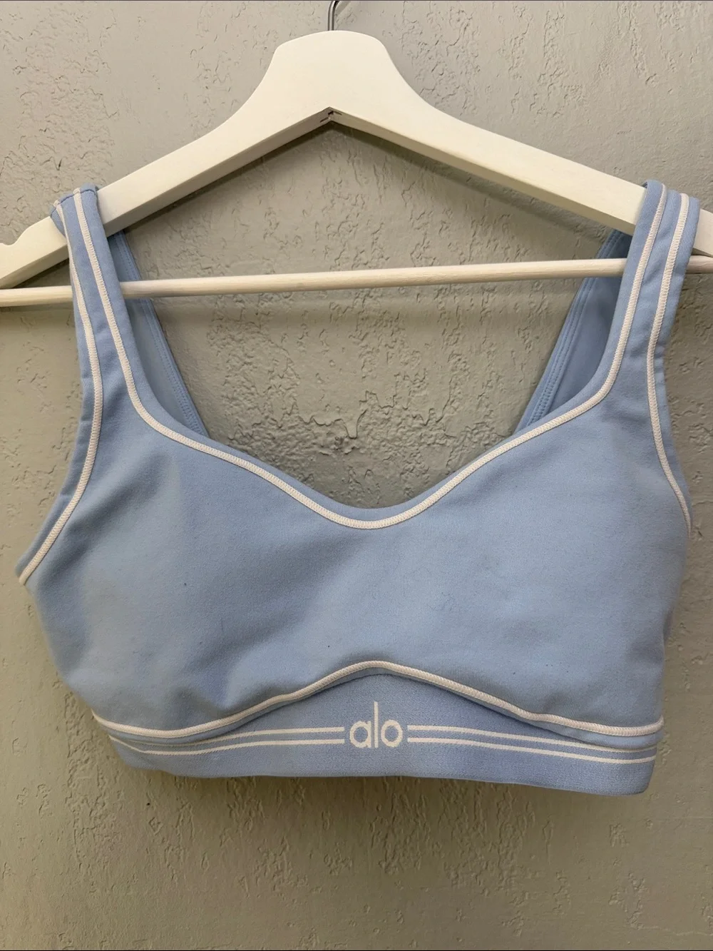 alo Airbrush Heart Throb Bra in Seashell Blue/ white